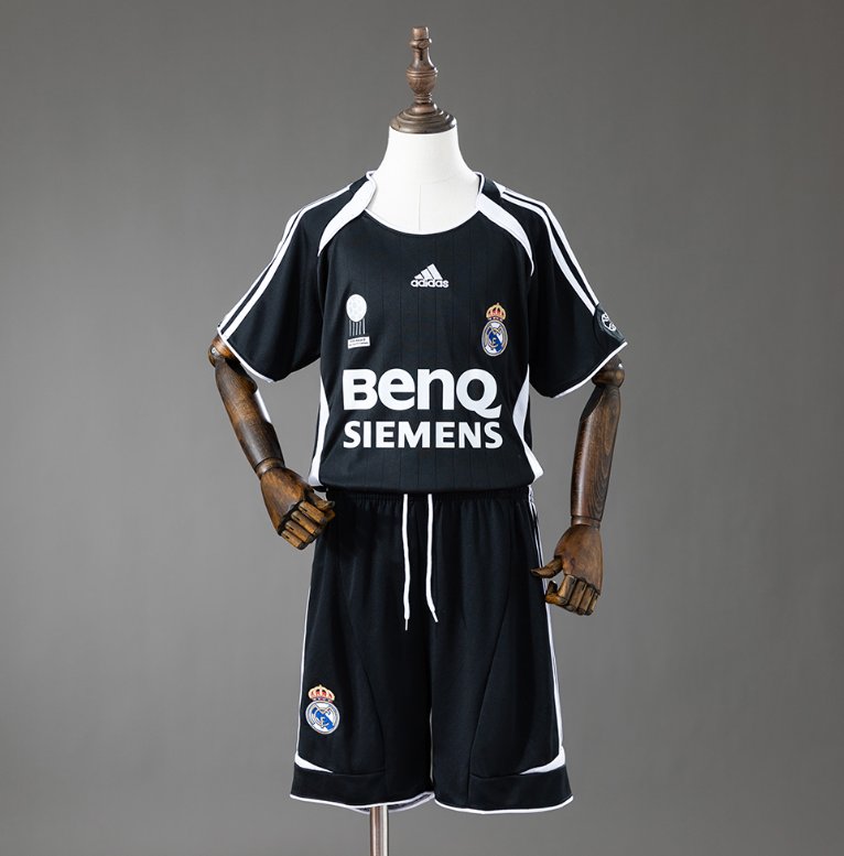 Real Madrid 2006/07 Away Black - Kids Kit