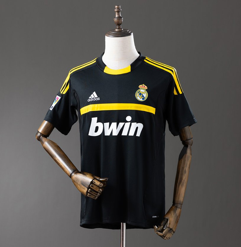 Real Madrid Retro Away — bwin Era — Player Version