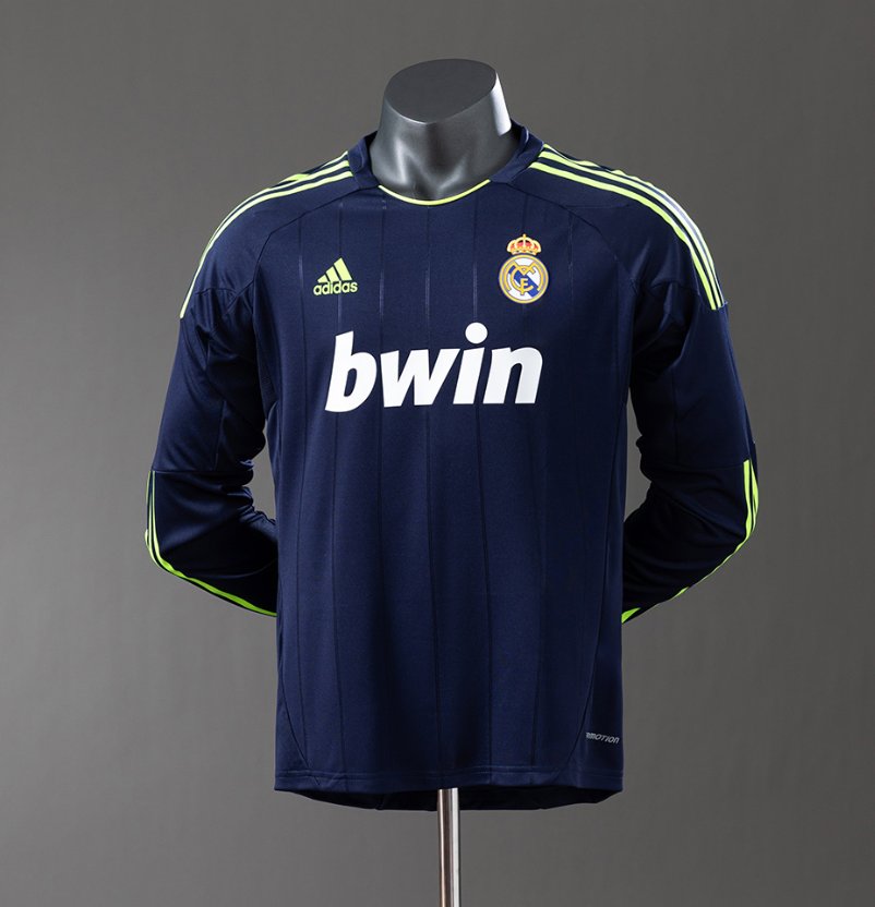Real Madrid Retro Away — bwin Era — Player Version