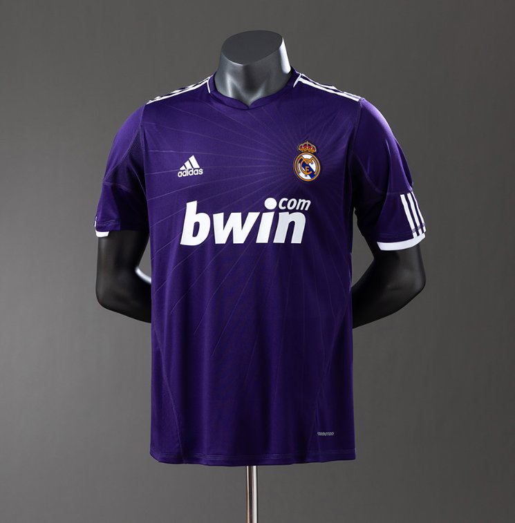 Real Madrid Retro Away — bwin Era — Player Version